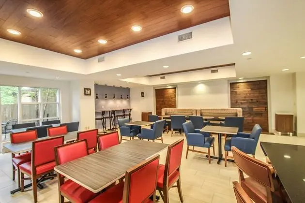 Holiday Inn Express and Suites Charleston North - Yeme / İçme