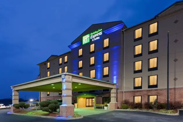 Holiday Inn Express and Suites Charleston Southrid