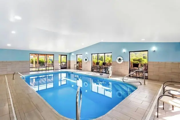 Holiday Inn Express and Suites Charleston Southrid - Havuz