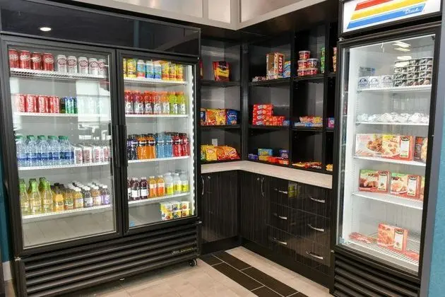 Holiday Inn Express and Suites Charlotte Airport