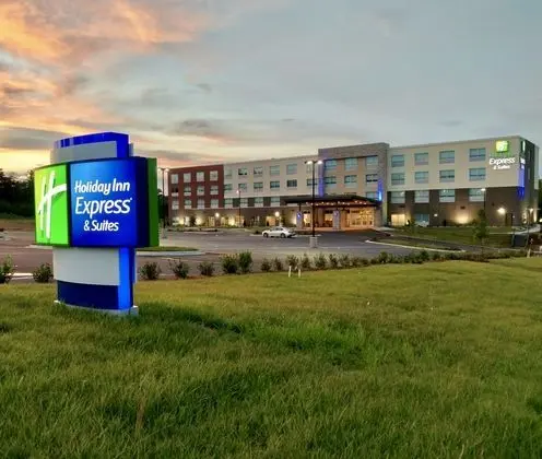 Holiday Inn Express and Suites Charlotte NE - Univ
