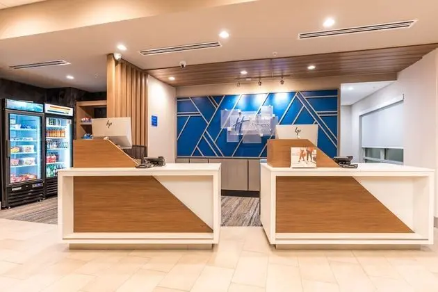 Holiday Inn Express & Suites Charlottesville, an IHG Hotel - Lobi