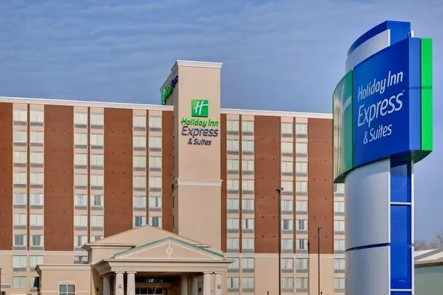 Holiday Inn Express & Suites Chatham South
