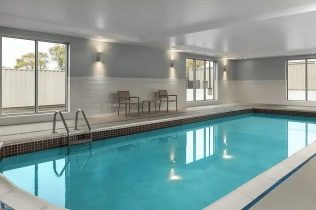 Holiday Inn Express & Suites Chatham South - Havuz