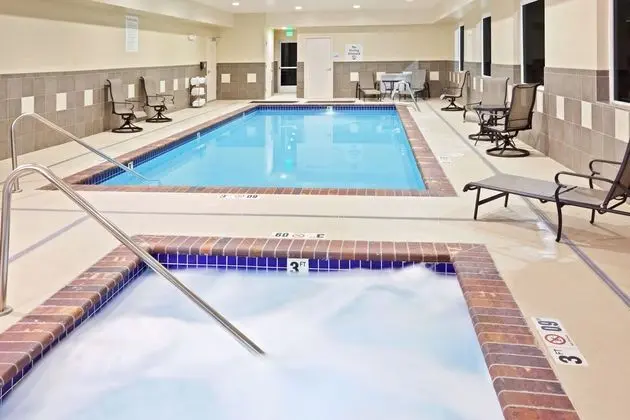 Holiday Inn Express and Suites Chehalis Centralia - Havuz