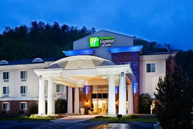 Holiday Inn Express and Suites Cherokee Casino