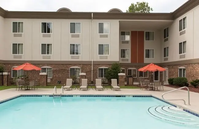 Holiday Inn Express and Suites Cherokee Casino - Havuz