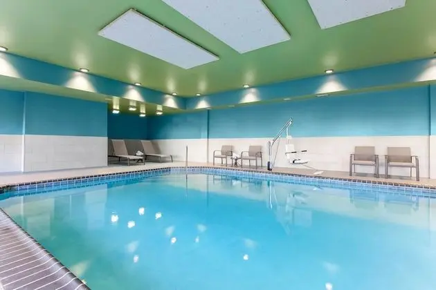 Holiday Inn Express & Suites Chicago O'Hare Airport, an IHG Hotel - Havuz