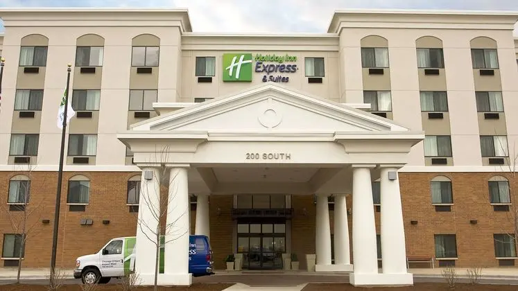 Holiday Inn Express & Suites Chicago West-O'Hare A