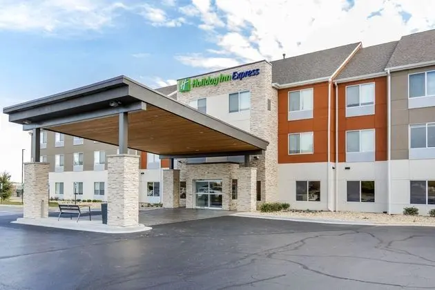 Holiday Inn Express & Suites Chicago West - St Charles