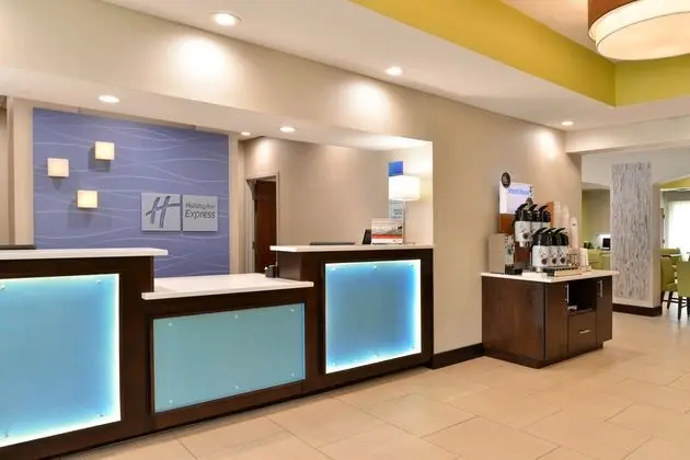 Holiday Inn Express and Suites Cincinnati Blue Ash - Genel