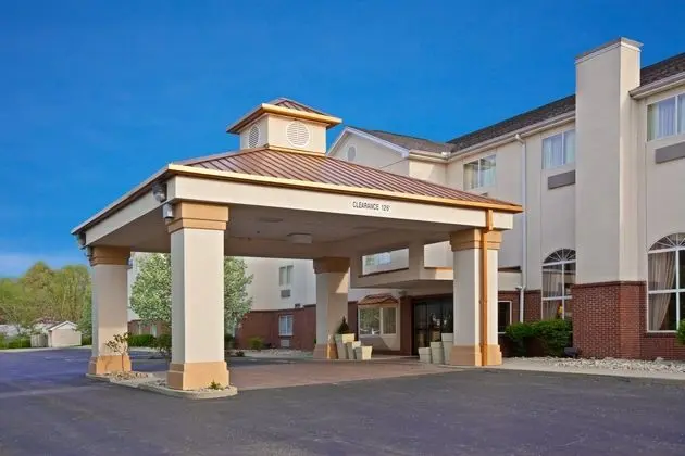 Holiday Inn Express and Suites Cincinnati N Sharon