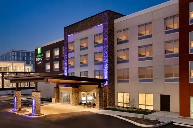 HOLIDAY INN EXPRESS AND SUITES CINCINNATI NE - RED