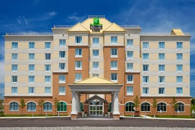 Holiday Inn Express Hotel & Suites Clarington Bowm