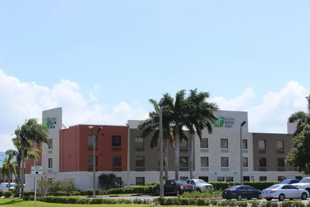 Holiday Inn Express and Suites Clewiston