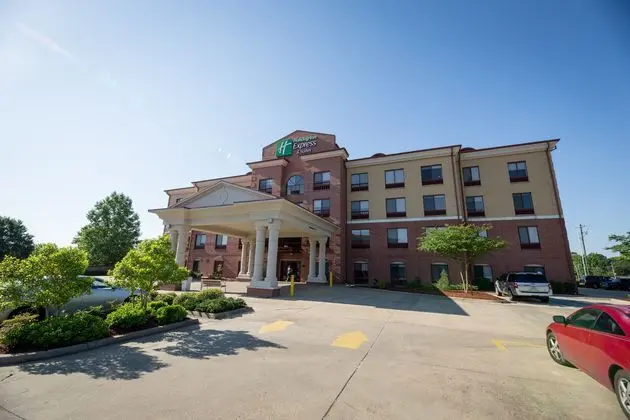 Holiday Inn Express and Suites Clinton
