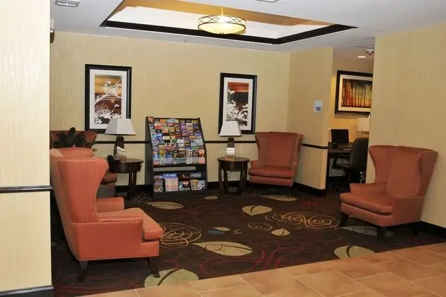 Holiday Inn Express Hotel & Suites Clinton - Dış Mekan
