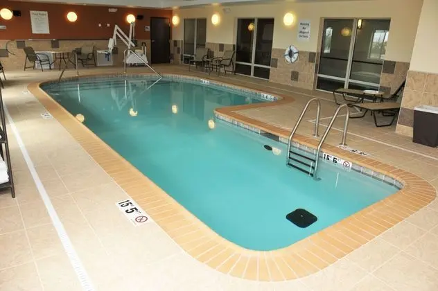 Holiday Inn Express Hotel & Suites Clinton - Havuz