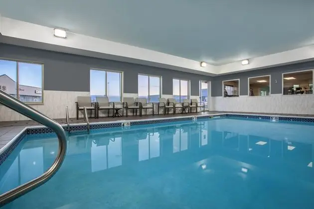 Holiday Inn Express & Suites Clinton - Havuz