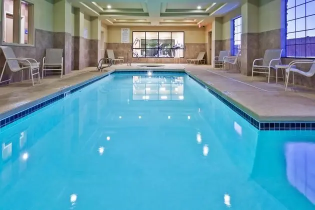 Holiday Inn Express Hotel & Suites Clovis - Havuz