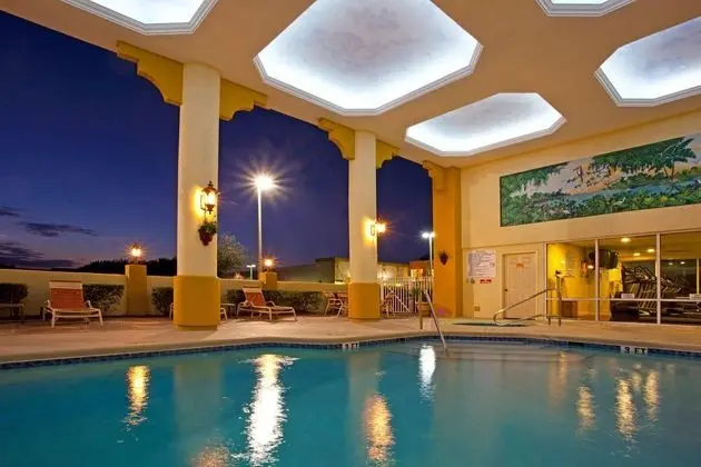 Holiday Inn Express Hotel & Suites Cocoa Beach - Genel