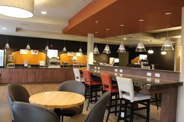 Holiday Inn Express and Suites Cold Lake - Genel