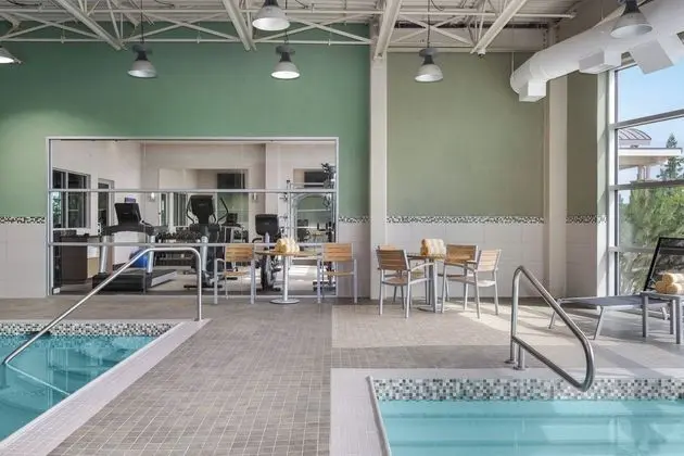 Holiday Inn Express and Suites Cold Lake - Havuz
