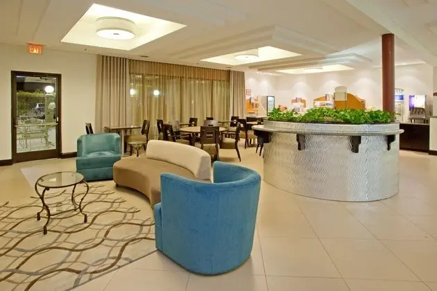 Holiday Inn Express & Suites College Station - Yeme / İçme
