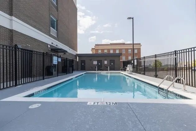 Holiday Inn Express & Suites Columbia Downtown - The Vista, an IHG Hotel - Havuz
