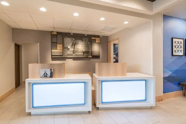 Holiday Inn Express and Suites Columbia I 26 at Ha - Lobi