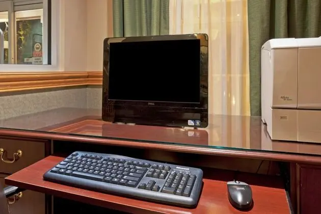 Holiday Inn Express And Suites Columbus Airport