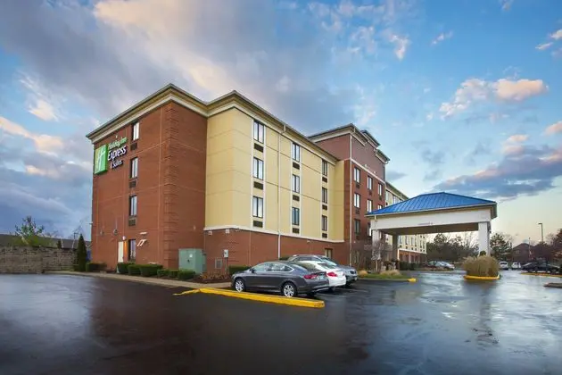 Holiday Inn Express Suites Columbus Airport
