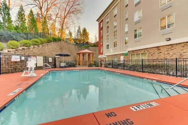 Holiday Inn Express Hotel & Suites Columbus-Fort Benning, an IHG Hotel - Havuz