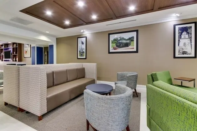 Holiday Inn Express Hotel & Suites Columbus-Fort Benning, an IHG Hotel - Lobi