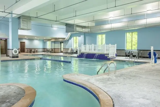 Holiday Inn Express and Suites Columbus Polaris Pa - Havuz