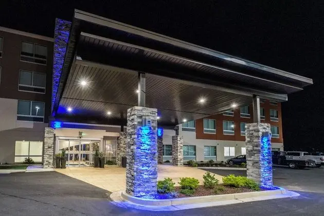 Holiday Inn Express & Suites Commerce, an IHG Hotel - Dış Mekan