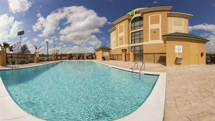 Holiday Inn Express Hotel & Suites Cordele North
