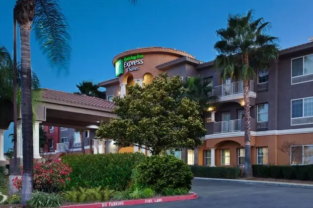 Holiday Inn Express and Suites Corona