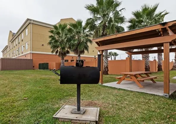 Holiday Inn Express and Suites Corpus Christi NW C