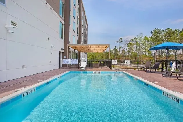 Holiday Inn Express & Suites Covington, an IHG Hotel - Havuz