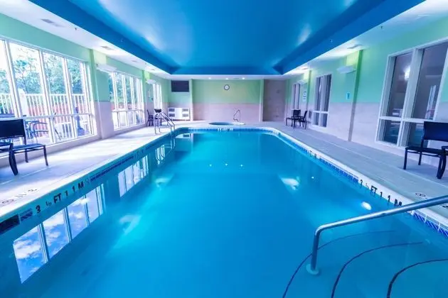 Holiday Inn Express Hotel & Suites Crestview - Havuz