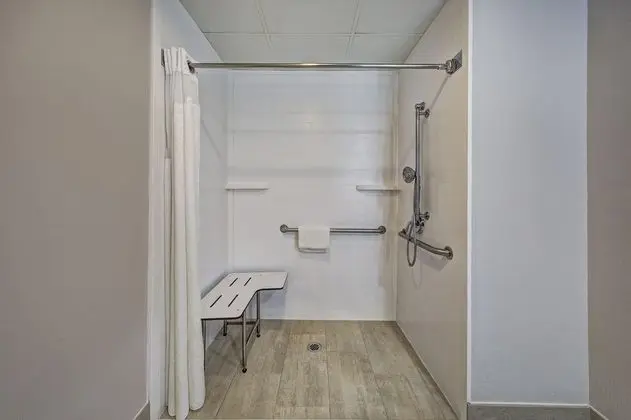 Holiday Inn Express and Suites Crossville