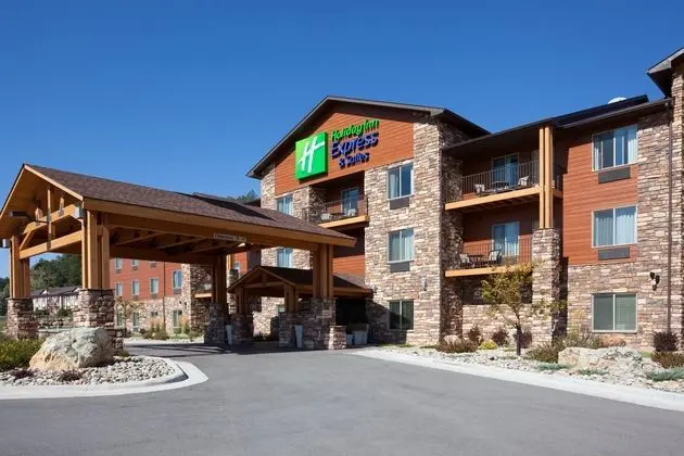 Holiday Inn Express and Suites Custer