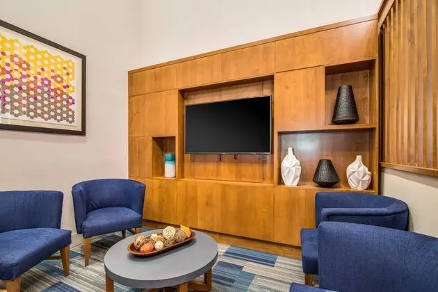 Holiday Inn Express and Suites Custer - Genel
