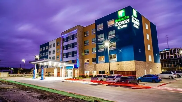 Holiday Inn Express & Suites Dallas Central Market Center, an IHG Hotel