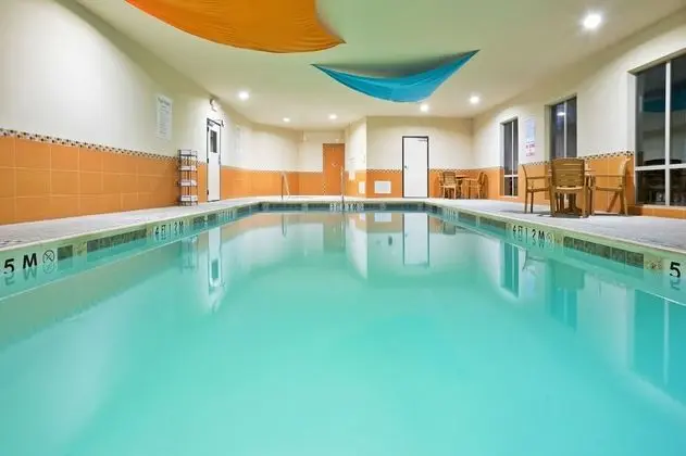 Holiday Inn Express & Suites Dallas Fair Park, an IHG Hotel - Havuz