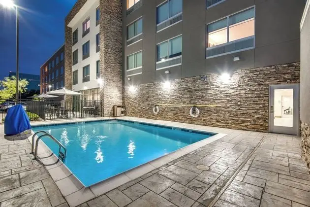 Holiday Inn Express & Suites Dallas North - Addison, an IHG Hotel - Havuz