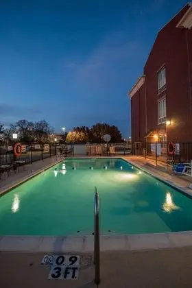 Holiday Inn Express and Suites Dallas North Tollwa - Havuz