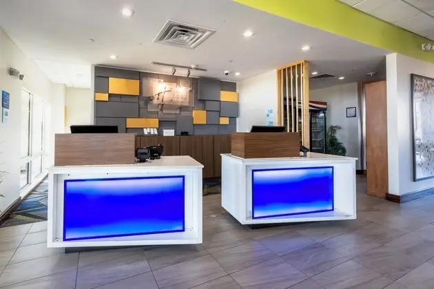 Holiday Inn Express and Suites Dallas Northeast-Ar - Dış Mekan