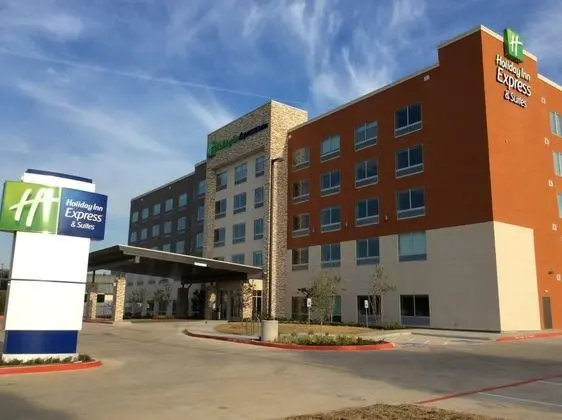 HOLIDAY INN EXPRESS AND SUITES DALLAS - NORTHWEST